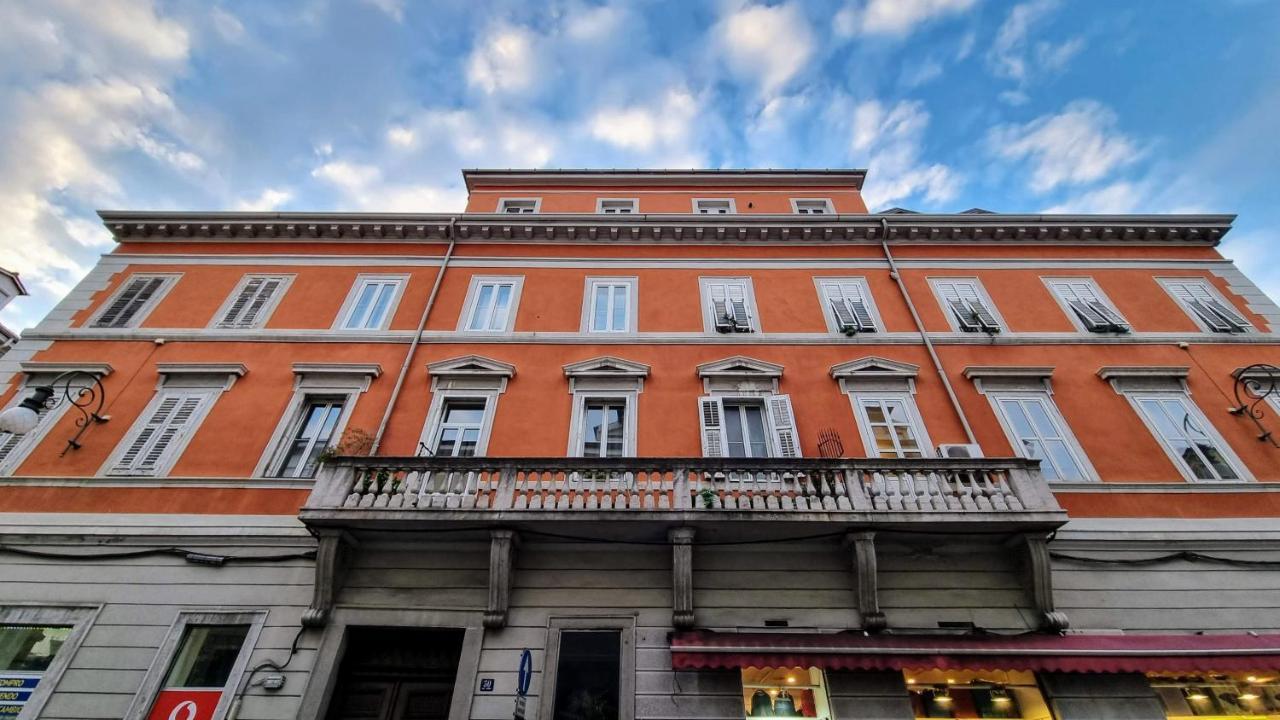 Roma 30 - Poema Apartment Trieste Bagian luar foto